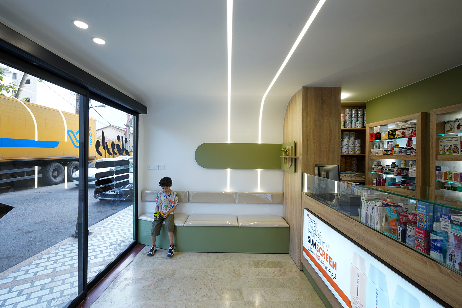 sara-safari-drugstore-1404-(11)